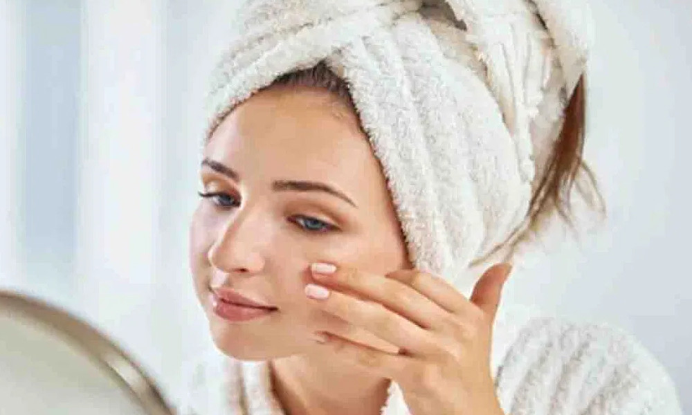 ত্বকের উজ্জ্বলতা বৃদ্ধির উপায়: প্রাকৃতিক টিপস ও ট্রিকস